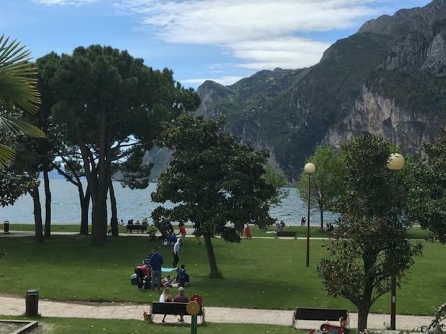 Appartement Lago Blu 加尔达湖滨 外观 照片